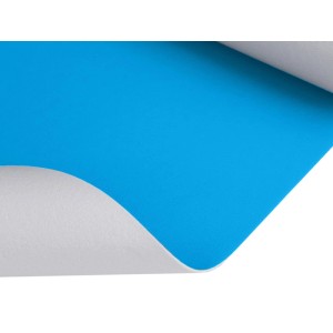 Hellblauer Primaflor PVC Expotop Bodenbelag, unifarben, gerollt, mit weißer Rückseite. Strapazierfähig.