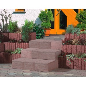 Braune Beton Blockstufe (50x34x15 cm) für Gartentreppen und Einfassungen.