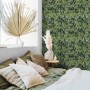 Grüne Marburg Vliestapete Waldoptik Floral im Schlafzimmer.