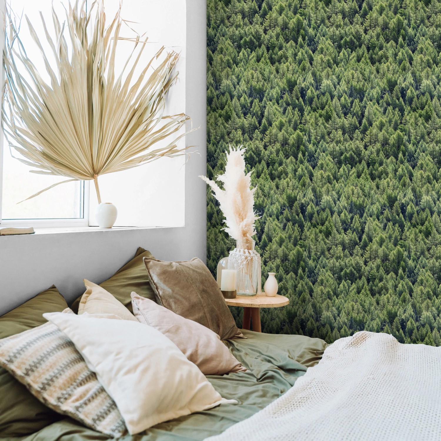 Grüne Marburg Vliestapete Waldoptik Floral im Schlafzimmer.