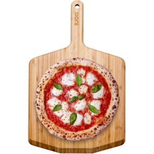 Ooni Pizzaschieber aus Bambus mit Pizza, 35 cm, für Grillutensilien.