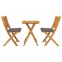 Braunes 3-teiliges Garten Bistro Set aus Akazienholz mit Tisch und zwei Stühlen mit grauen Sitzkissen.