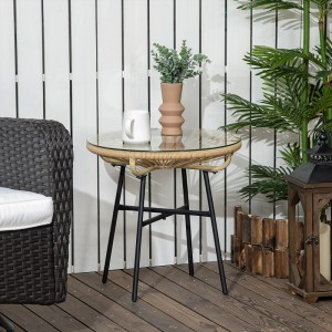Beiger Outsunny Rattan Beistelltisch mit Glasplatte und schwarzem Metallgestell. Gartentisch im Boho-Stil.