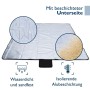 Unterseite der Beautissu Picknickdecke mit isolierender, wasserdichter Alubeschichtung. Zeigt Wassertropfen und Sand.