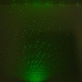 Näve LED-Projektor Athmospheric Galaxy/Water projiziert grünen Sternenhimmel an Wand.