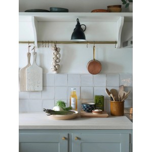 Wandfliesen Artisa Steingut Mist, glänzend, 15x15 cm, in Küche verbaut.