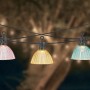 Solar-LED-Lichterkette Zevio mit bunten Lampen im Regenschirm-Design für Garten und Balkon.