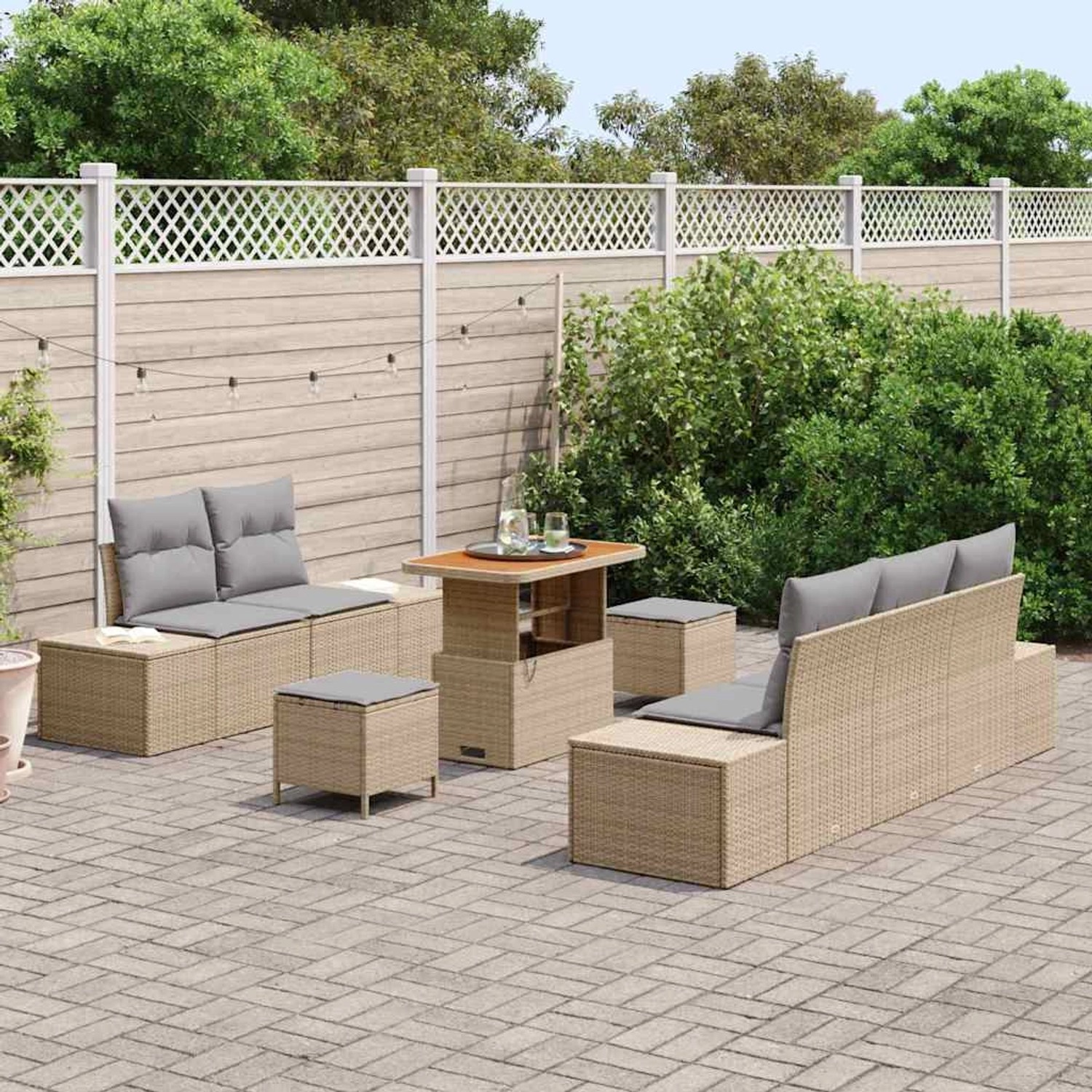 Beiges 8-teiliges vidaXL Garten-Sofa-Set aus Poly Rattan mit Kissen.