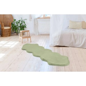 Mintfarbener MeGusta Shaggy Teppich (60x180 cm) im Schlafzimmer.