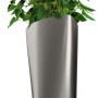 Lechuza Delta Premium Pflanzgefäß, anthrazit metallic, mit roter Anthurie. Elegante Pflanzsäule für Innenräume.