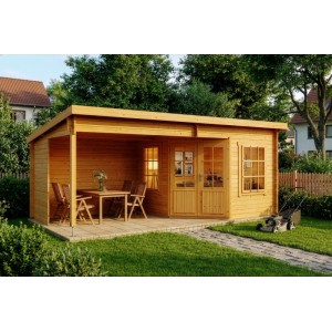 Carlsson Gartenhaus Carl-28 mit Pultdach, imprägniert, 578x274 cm. Holzhaus mit Terrasse und Gartenmöbeln.
