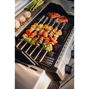 Enders Schaschlikspieß-Set XL (6-tlg.) auf Grill mit Gemüse und Fleisch. Grillutensil aus Edelstahl.