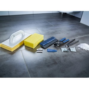 LUX Fliesenlegerset, 9-teilig, mit Schwammbrett, Fliesenzange, Schaber und weiterem Zubehör.