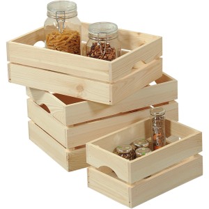 Gestapelte Kesper Holzkisten aus Kiefernholz, gefüllt mit Vorratsgläsern. Aufbewahrungsboxen mit Stapelleiste.