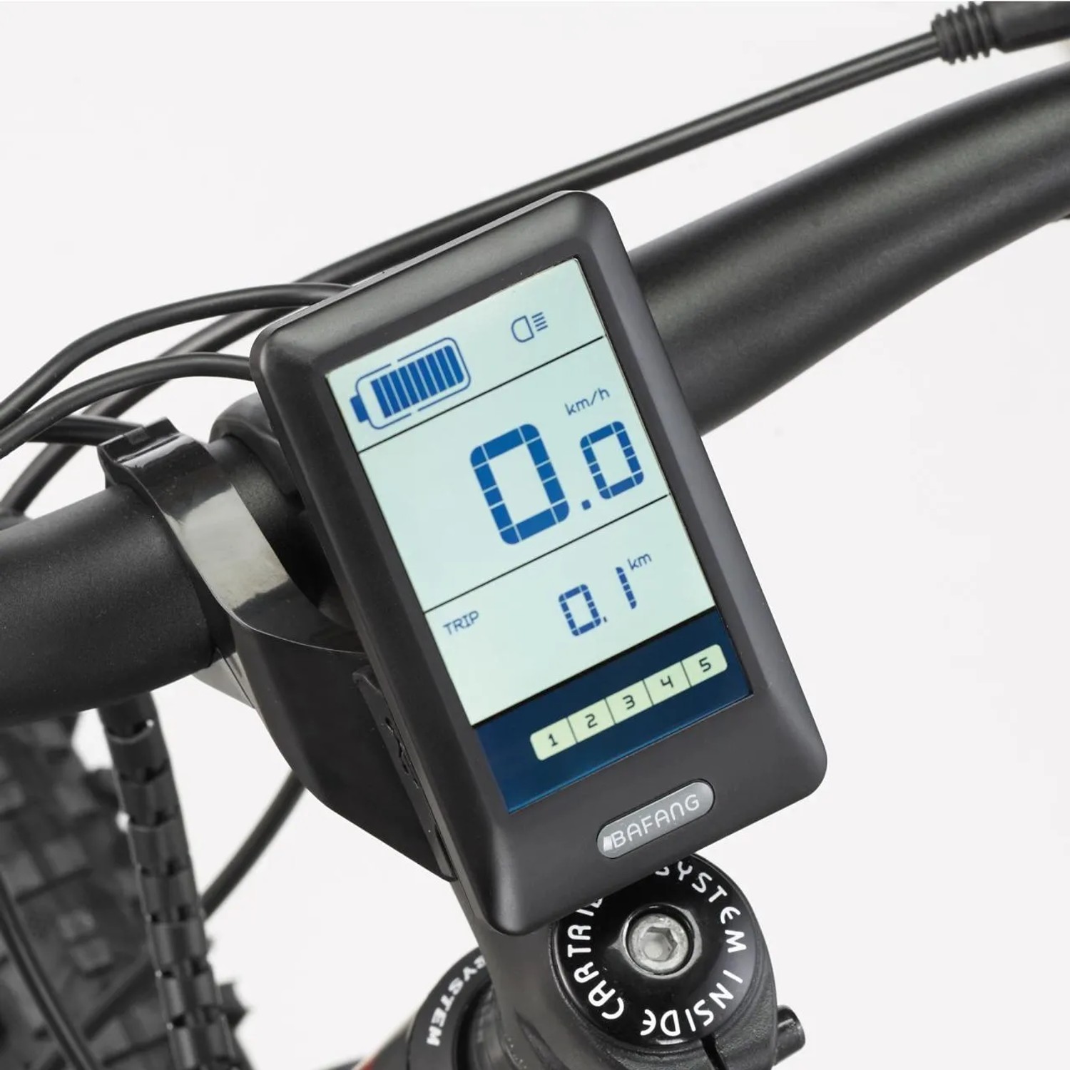 Display des Fischer E-Bike Mountainbike 27,5 EM 1726.1 mit Geschwindigkeitsanzeige und Akku.