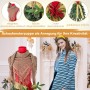 Künstlicher Weihnachtsbaum 150cm als Schaufensterpuppe mit beigem Schal, roten Beeren und goldener Schleife.