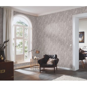 Wohnraum mit Guido Maria Kretschmer Vliestapete Chroma in Taupe mit Tiefenwirkung.