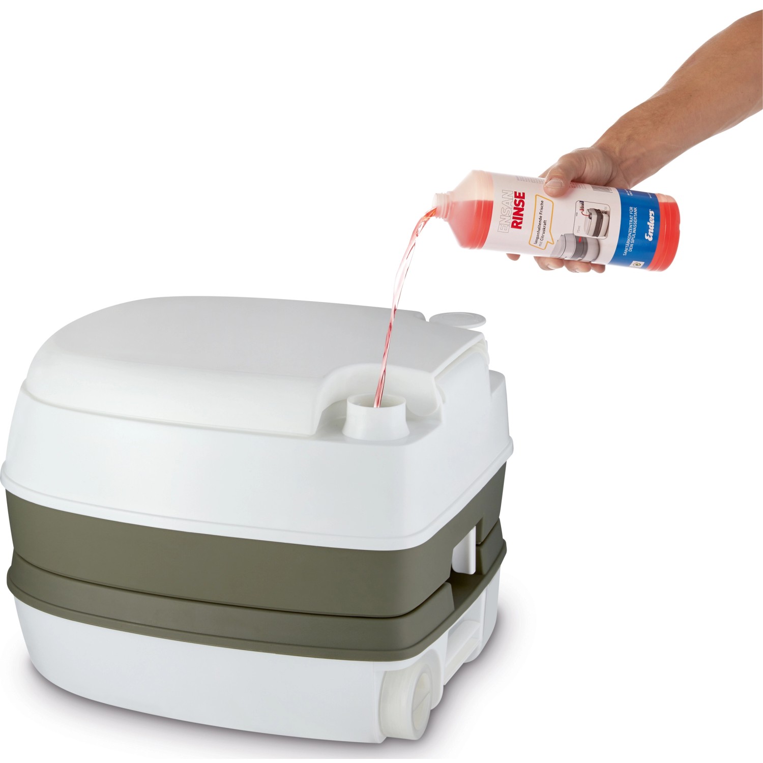 Enders Campingtoilette WC Deluxe Set: Befüllen des Frischwassertanks mit Reiniger.