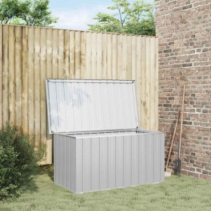 Graue Furnicato Gartenbox (129x67x65 cm) mit geöffnetem Deckel im Garten.
