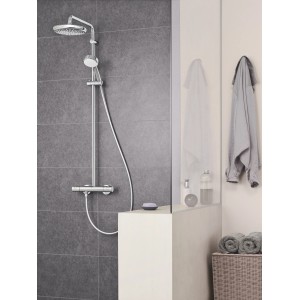 Grohe Duschsystem Tempesta Cosmopolitan 210 Chrom mit Thermostatbatterie im Badezimmer.
