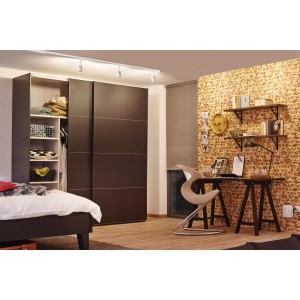 Weißer Paulmann URail LED-Spot Pedal (5W) an Schiene im Schlafzimmer.