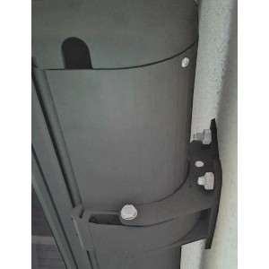 Detailaufnahme der grauen MCW Kassettenmarkise (5x3m) mit Acrylstoff und Wandhalterung.