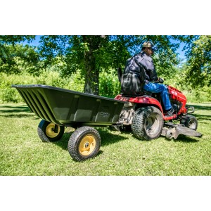Polar Anhänger Schubkarre LG900 am Rasentraktor für Gartenarbeiten.
