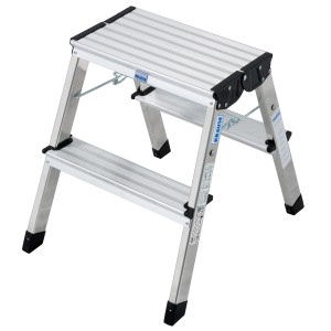 Krause Klapptritt Treppy mit 2 Stufen aus Aluminium, ideal für sicheren Stand bei Arbeiten.