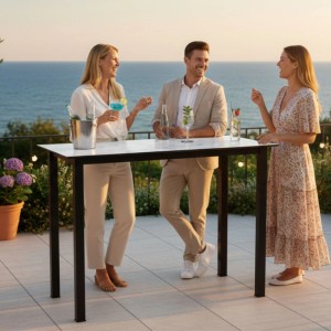 Kettler Bartisch Cubic, Anthrazit Aluminium, weiße HPL Platte, 140x70cm. Drei Personen genießen Getränke auf Terrasse.