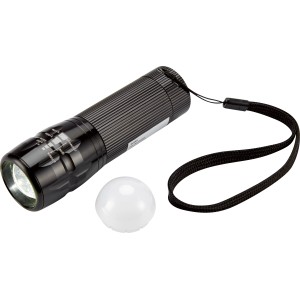 Schwarze LED Taschenlampe mit Handschlaufe und Diffusor für Freizeit und Werkstatt.