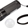 Schwarze LED Taschenlampe mit Handschlaufe und Diffusor für Freizeit und Werkstatt.