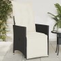 Verstellbarer vidaXL Gartensessel aus Rattan, schwarz mit cremeweißen Kissen.