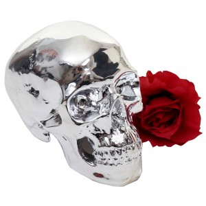 MCW Deko Totenkopf T921, silberne Totenkopf Figur mit roter Rose, Polyresin, 15cm hoch.