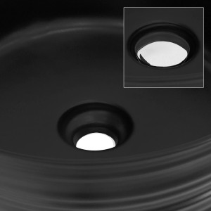 Detailaufnahme: ML-Design Waschbecken, Keramik, Schwarz Matt, rund. Ablauf sichtbar.