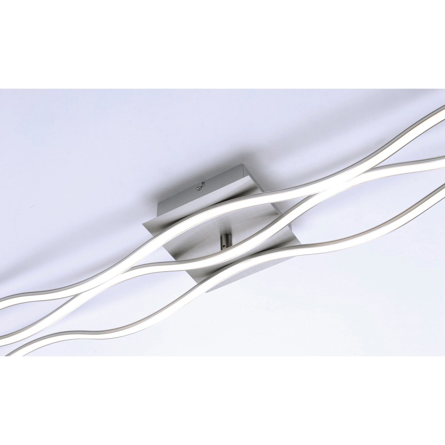 Moderne LED-Deckenleuchte Wave, 139,5 cm, silberfarben, mit wellenförmigen Lichtelementen.