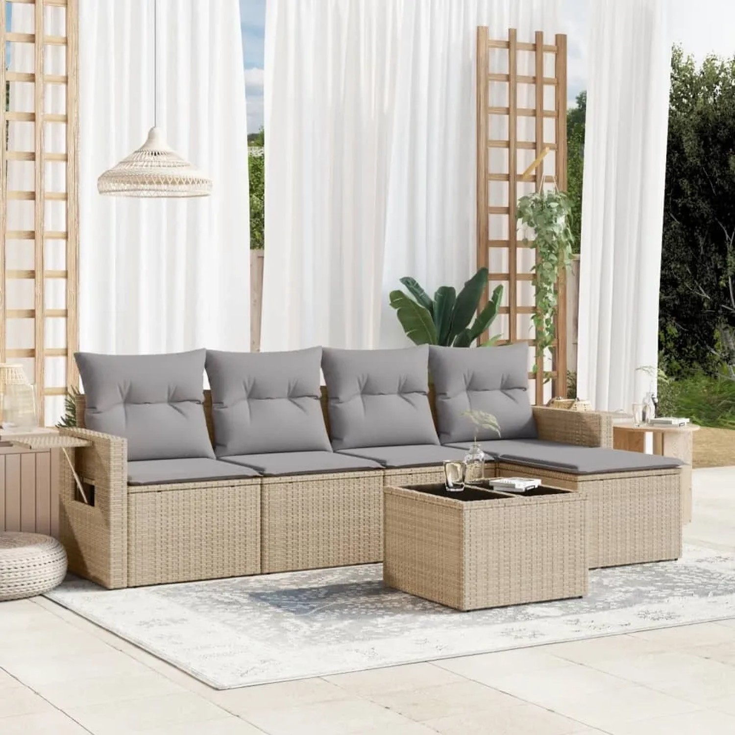 Beige 6-tlg. vidaXL Garten-Sofagarnitur aus Rattan mit hellgrauen Kissen.
