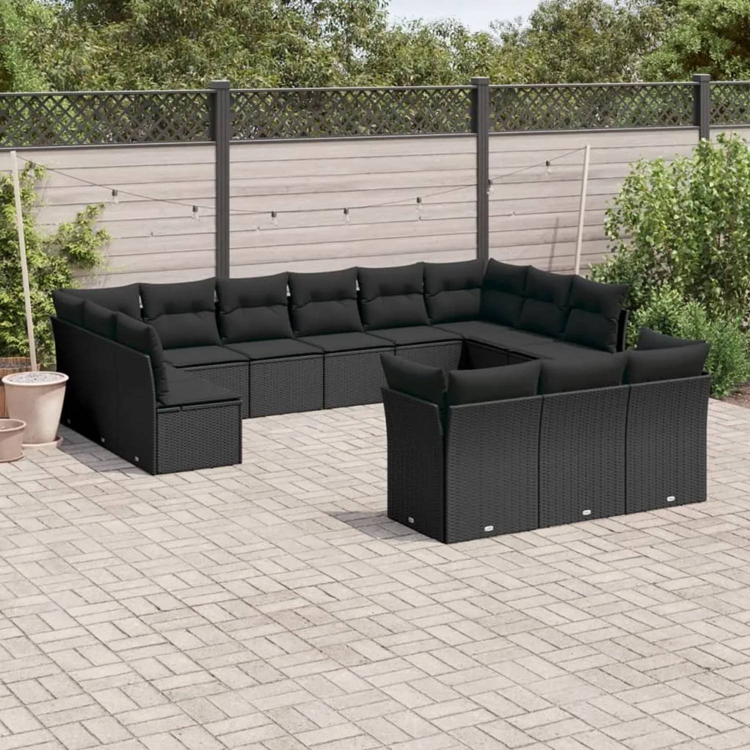 Schwarze 13-tlg. vidaXL Garten-Sofagarnitur aus Poly Rattan mit Kissen für Terrasse und Garten.
