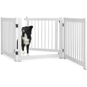 Weißes 3-teiliges Costway Absperrgitter aus Kiefernholz, 61 cm hoch, mit Hund. Ideal als Hunde-Trenngitter.