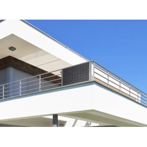 Solaranlage am Balkon mit Greensolar Balkonbefestigung BB1M, befestigt mit Kabelbindern.