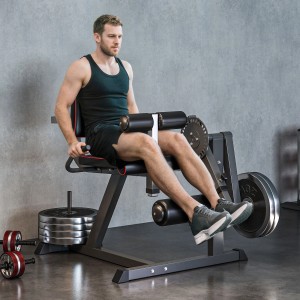 SPORTNOW Beinstrecker in Grau/Schwarz mit Mann beim Training. Ideal für Fitness und Muskelaufbau.
