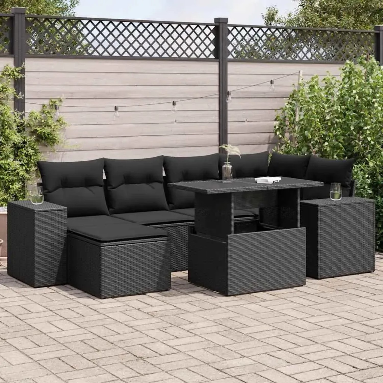 Schwarze 7-tlg. vidaXL Garten-Sofagarnitur aus Poly Rattan mit Tisch und Kissen.
