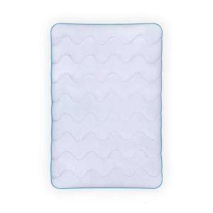 Bestlivings 4 Jahreszeitenbettdecke, weiß mit blauer Biese, gesteppt.