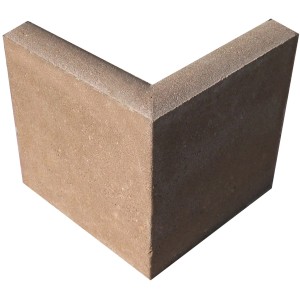 Brauner 90 Grad Eckstein aus Beton, 25x25x5 cm, für Einfassungen, Stufen und Mauersysteme.