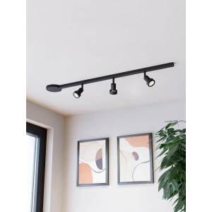Schwarzes EGLO EASYT Schienensystem mit 3 Spots (GU10, max. 10W, L 1020mm) an der Decke.