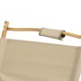 Detailaufnahme: Beige Jawinio Campingstuhl mit Holzarmlehne, Outdoor Faltstuhl.