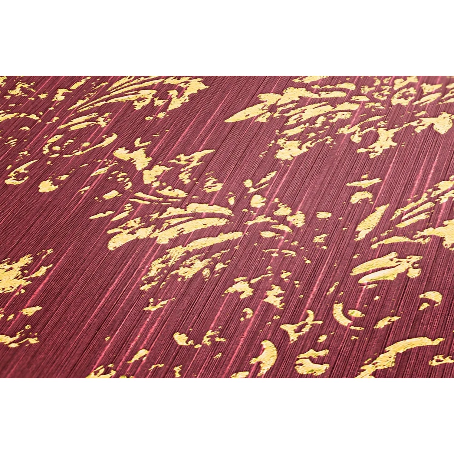 Barock Tapete in Rot und Gold mit schimmerndem Ornament-Muster für stilvolle Wände.