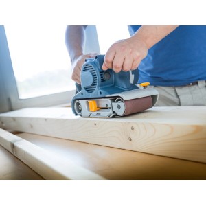 LUX Schleifband K180 (100x560mm) im Einsatz auf Holz. Zubehör für Bandschleifer.