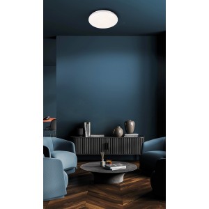 Weiße LED-Deckenleuchte Faro von Fischer & Honsel, Ø 33 cm, in modernem Wohnzimmer.