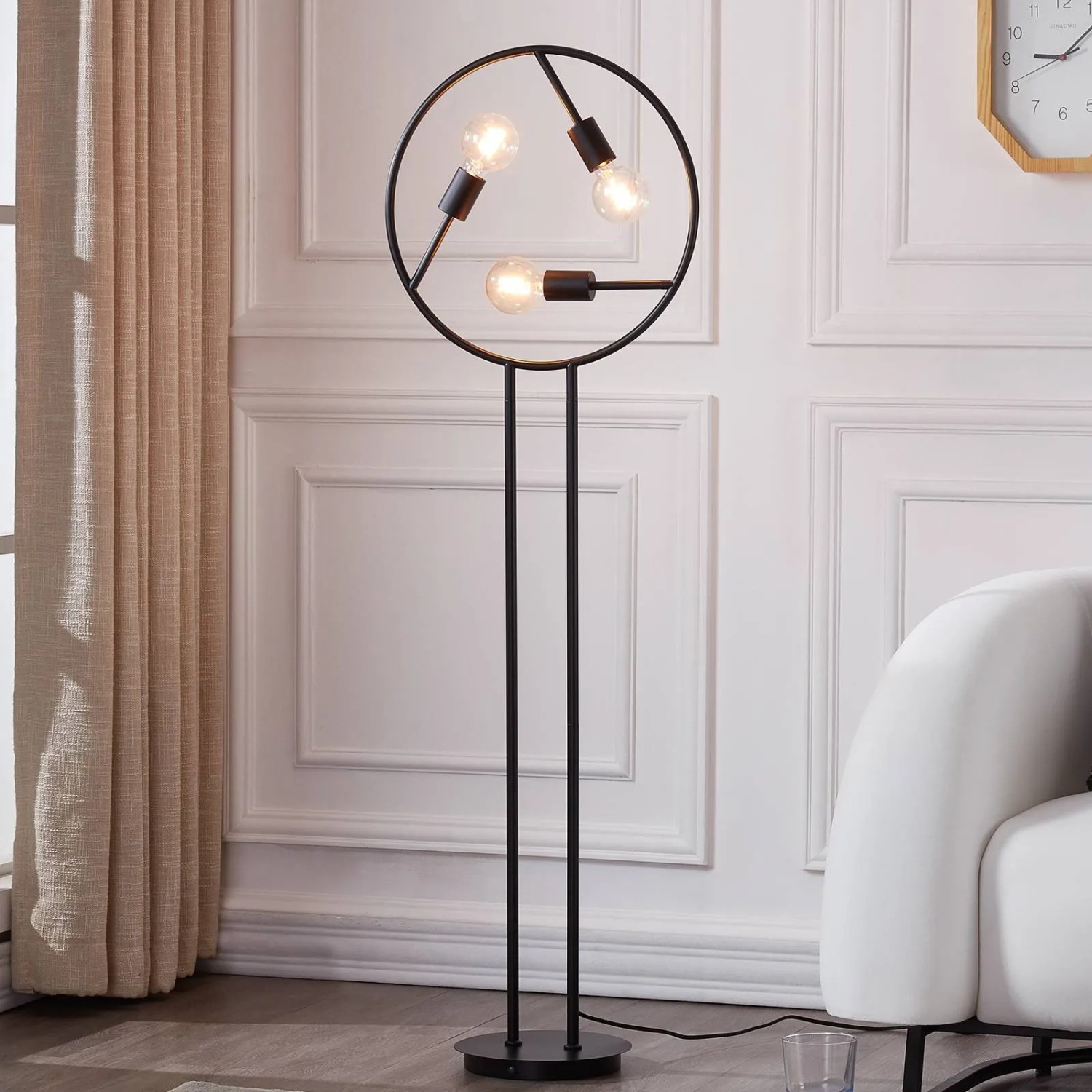 Moderne Lucande Design-Stehlampe Linnard, schwarz, 3-flammig, aus Metall für Wohnzimmer.