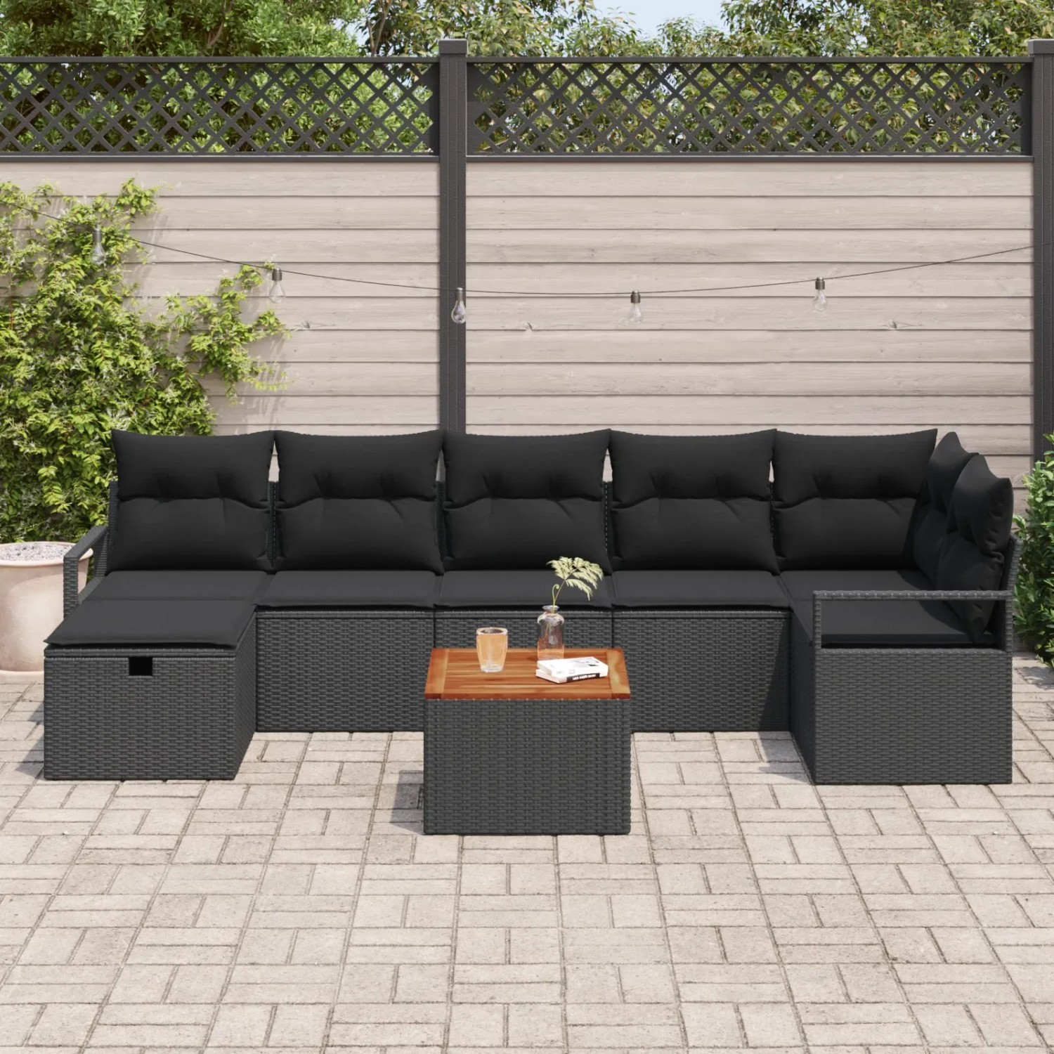 Schwarzes 8-tlg. vidaXL Garten-Sofa-Set aus Poly Rattan mit Kissen und Tisch.